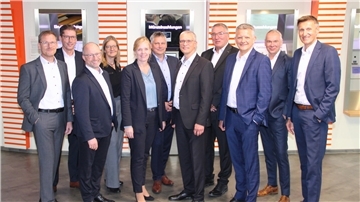 Die Aufsichtsräte und Vorstände der Raiffeisen-Volksbank Varel-Nordenham, der Raiffeisenbank Butjadingen-Abbehausen und der Volksbank Jever hatten bereits im Herbst vergangenen Jahres die Fusion beschlossen.