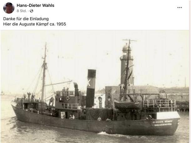 Facebook-Gruppe setzt der Nordmole im Digitalen ein Denkmal Die "Auguste Kämpf", ein typischer Bremerhavener Fischdampfer, passiert die Nordmole in den 50er-Jahren.