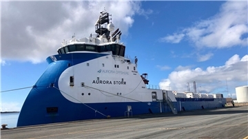 Die „Aurora Storm“ liegt im Hafen. Das Schiff transportiert CO2 zur Offshore-Plattform Nini-West. Von dort wird es in das ausgeförderte Ölfeld eingespeist.