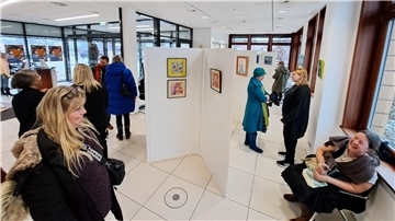 Die Ausstellung „Wenn Träume fliegen lernen“ in der Volksbank Zeven ist noch bis einschließlich Montag zu sehen. Am Donnerstag findet eine Künstlermatinee statt.