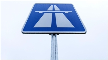 Die Autobahn wurde nach dem Unfall gesperrt. (Symbolbild)