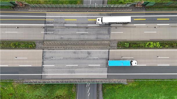 Fotos von der A27-Brücke Wulsdorf: So laufen die Vorbereitungen für den Abriss Die Autobahnbrücke an der Abfahrt Bremerhaven-Wulsdorf besteht eigentlich aus zwei Brücken für jede Fahrtrichtung.