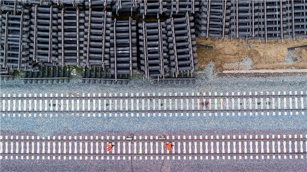 Oberbürgermeister Onay spricht sich für Neubaustrecke aus Die Bahn hat eine Neubaustrecke Hannover-Hamburg vorgeschlagen, das ist allerdings umstritten. (Archivbild)
