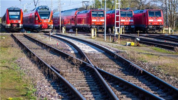 Die Bahn sperrt vorsorglich Strecken, sobald der Verdacht besteht, dass sich Menschen an oder auf den Schienen befinden.