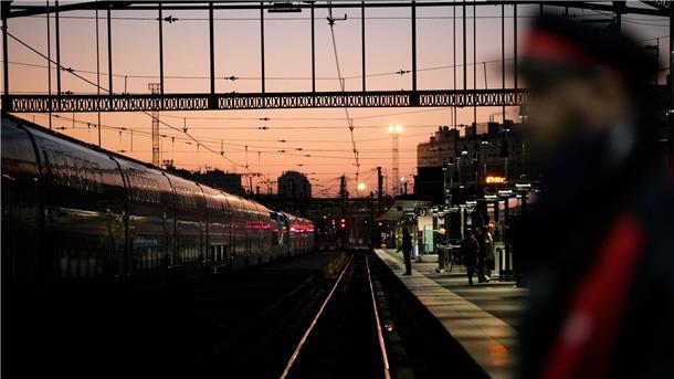 Streik in Frankreich schränkt Zugverkehr am Dienstag ein Die Bahngesellschaft SNCF geht davon aus, dass aufgrund des Streiks der Zugverkehr in ganz Frankreich „sehr stark gestört“ sein wird.