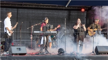 Die Band Beyond Heaven spielt beim Dämmerschoppen.