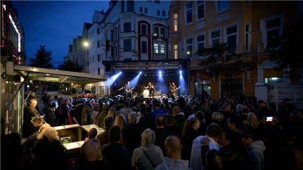 Die Band "Biest" aus Hamburg brachte am Sonnabend Rock, Hardrock und Metal auf die Bühne - und kam damit bei den Besuchern sehr gut an. 