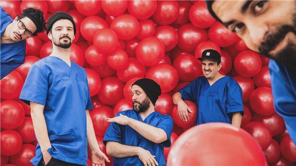 Die Band Le Fly kommt nach Tarmstedt. Es ist der bereits dritte Auftritt der Hamburger Band beim Rock-den-Lukas-Festival. Ihre Musik beschreiben die Musiker selbst als St.-Pauli-Tanzmusik.