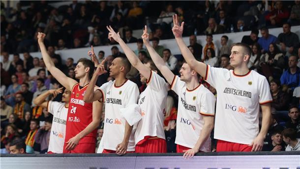 Dominanter Weltmeister: Basketballer können für EM planen Die Bank jubelt: Deutschland siegt in Podgorica souverän.