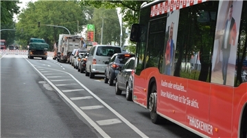 Die Bauarbeiten auf der Bundesstraße B71/74 sorgen für lange Wartezeiten bei den Autofahrern.