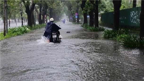 Rekordregen in Vietnam – historische Städte unter Wasser Die Behörden warnten vor Sturzfluten.