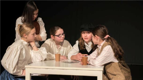 Die beiden Aufführungen im Theatersaal der Eichenschule beginnen jeweils um 19 Uhr.