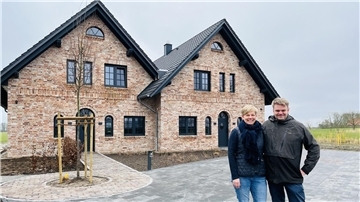 Die beiden neuen Ferienhäuser sind ein kleines, aber nicht unwichtiges Standbein für den landwirtschaftlichen Betrieb von Christine und Till Brömmer im Außenbereich von Wremen.