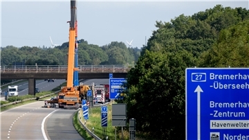 Die Bergungsarbeiten auf der A27 vor der Abfahrt Bremerhaven-Mitte in Richtung Cuxhaven gingen schneller als gedacht: Die Strecke ist nicht mehr gesperrt.