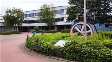 Gebäude und Hof der Berufsbildenden Schulen Wesermarsch in Brake