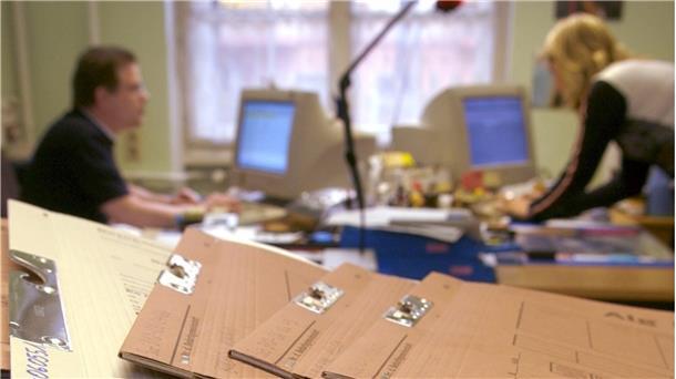 Corona-Bonus im Cuxland sorgt für Geldregen Die Beschäftigten des öffentlichen Dienstes erhalten eine Corona-Zulage. Je nach Gehaltsstufe erhalten die Mitarbeiter der Kommunen zwischen 300 und 600 Euro mit der Dezembergehaltsabrechnung.