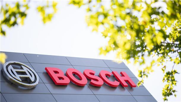 Zukunftsaussichten von 80.000 Bosch-Mitarbeitern gesichert Die Beschäftigten von Bosch bangen wegen der Transformation hin zur E-Mobilität bereits länger um ihre Jobs.