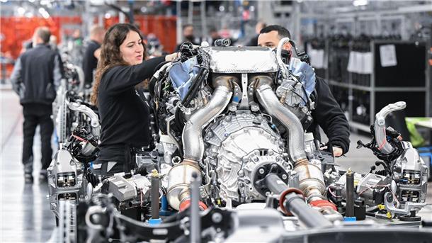 Kluft zwischen Zulieferern und Autoherstellern wächst weiter Die Beschäftigungssituation am Autostandort Deutschland hat sich laut einer Studie 2023 kaum verbessert.