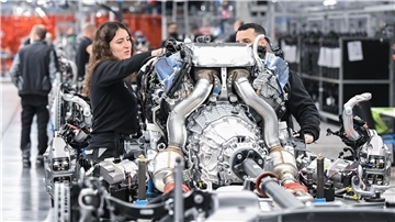 Die Beschäftigungssituation am Autostandort Deutschland hat sich laut einer Studie 2023 kaum verbessert.