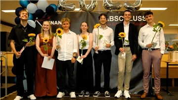 Die Besten mit einer Eins vor dem Komma am Beruflichen Gymnasium am Kivinan-Bildungszentrum Zeven.