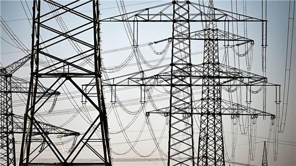 Stromnetzbetreiber wollen Milliarden zusätzlich vom Bund  Die Betreiber der deutschen Stromübertragungsnetze wollen mehr Geld vom Bund.