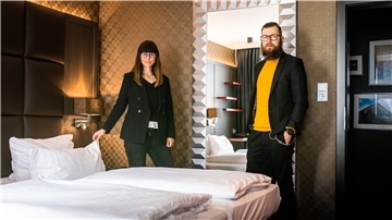 Die Betten für die Gäste sind zu Pfingsten bereits gemacht: Martin und Emina Seiffert führen in der Bremerhavener Innenstadt das Hotel „Haverkamp“.