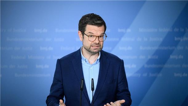 Buschmann: Bezahlkarten für Asylbewerber unbürokratischer „Die Bezahlkarte ist dazu ein unbürokratischer Weg, bei dem niemand Waren austeilen oder Wertmarken ausgeben muss“sagt  Marco Buschmann (FDP).
