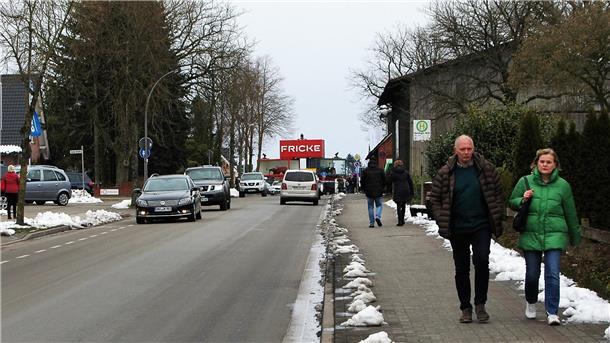 Die Blechlawine kam am Sonntagmittag nur im Schritttempo durch Heeslingen