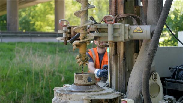 Brückenbau entlang der A27: Bohrungen sind gestartet Die Bohrungen entlang der A27 sind gestartet.