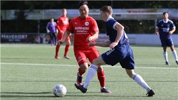 Binh An Pham vom Fußball-Bezirksligisten SV Brake gegen den TuS Obenstrohe
