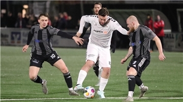 Der SV Brake spielt in der Fußball-Bezirksliga gegen den Heidmühler FC.