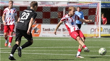 SV Brake gegen FC Schüttorf in der Fußball-Landesliga. Rechts Jannes Vehrenkamp.