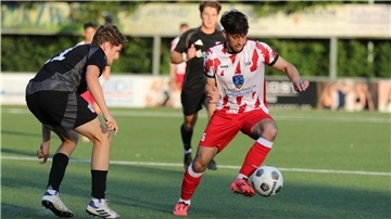 Fußballspiel des SV Brake (rechts Rizgar Kadah)