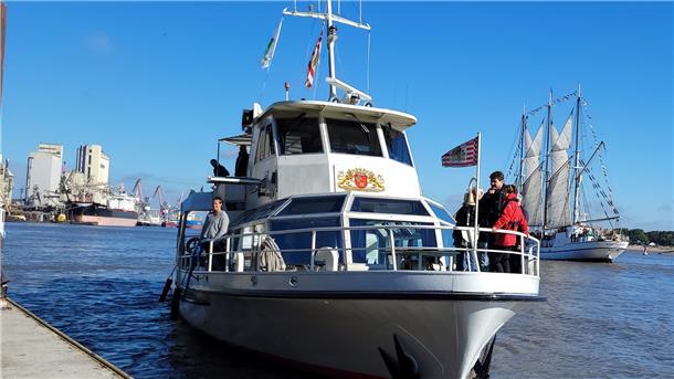 Live-Blog Weser-Parade: Lauter schöne Schiffe vor Bremerhaven Die Braker Senatsbarkasse.
