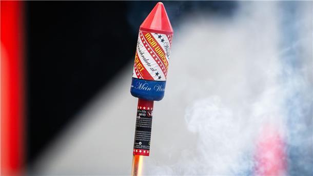 Anklage gegen Influencer nach Raketenschuss in Wohnung Die brennende Rakete beschädigte in der Wohnung Möbel, verletzt wurde niemand. (Symbolbild)