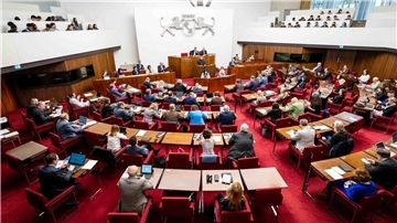 Blick in die voll besetzte Bürgerschaft