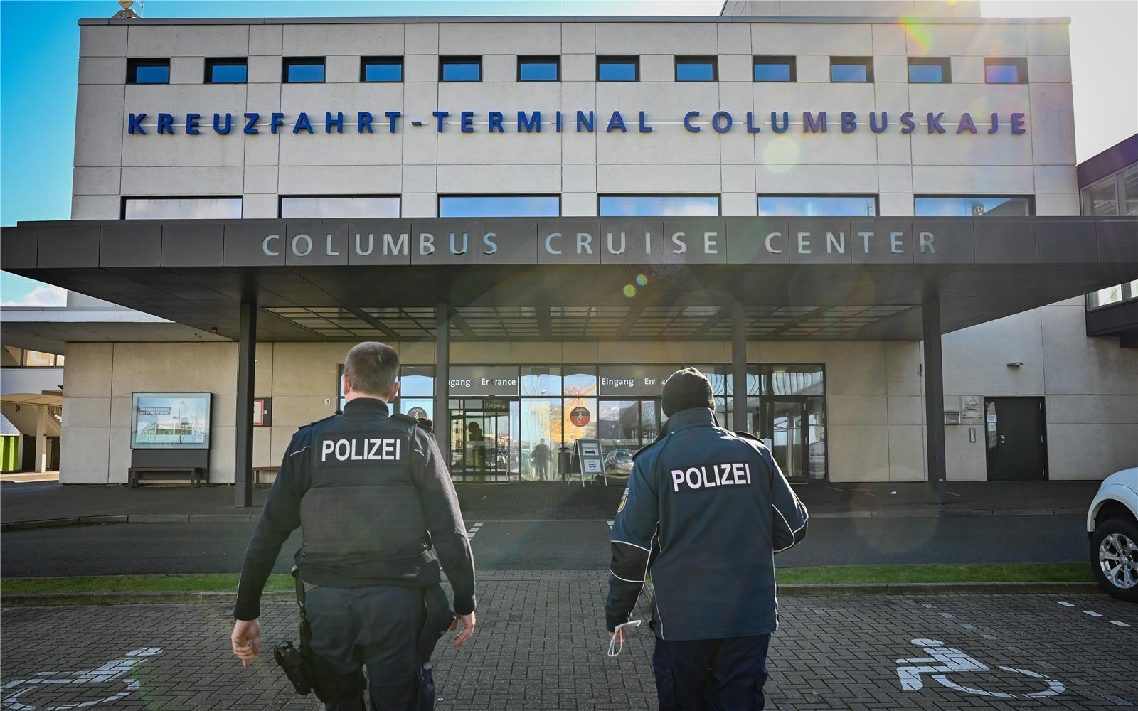 Die Bundespolizei sorgt dafür, dass sich keine blinden Passagiere auf den dicken...