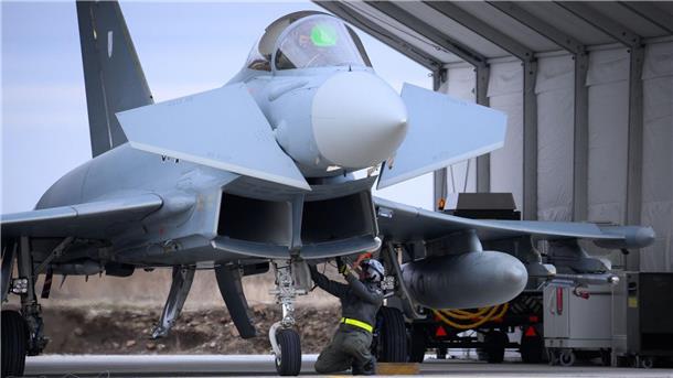 Nouripour: Nicht grundsätzlich gegen Eurofighter an Riad Die Bundesregierung ist nach Angaben von Außenministerin Annalena Baerbock offen für die Lieferung von Eurofigter-Kampfjets an Saudi-Arabien.