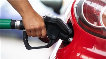 Die Bundesregierung will den CO2-Preis beim Tanken und Heizen mit fossilen Energien im kommenden Jahr stärker anheben als bisher geplant.