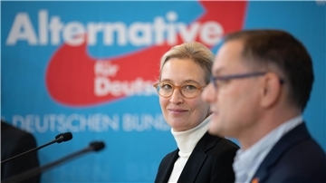 Die Bundessprecher Tino Chrupalla und Alice Weidel feiern zehn Jahre AfD.