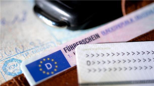 Was beim Wehrdienst geplant ist und worüber gestritten wird Die Bundeswehr wirbt mit einem satten Zuschuss zum Führerschein um Nachwuchs. Führerscheine kosten mittlerweile 4.000 Euro und mehr.