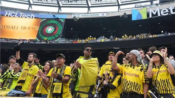 Die BVB-Fangruppe ist bei der WM amerikanisch geprägt.