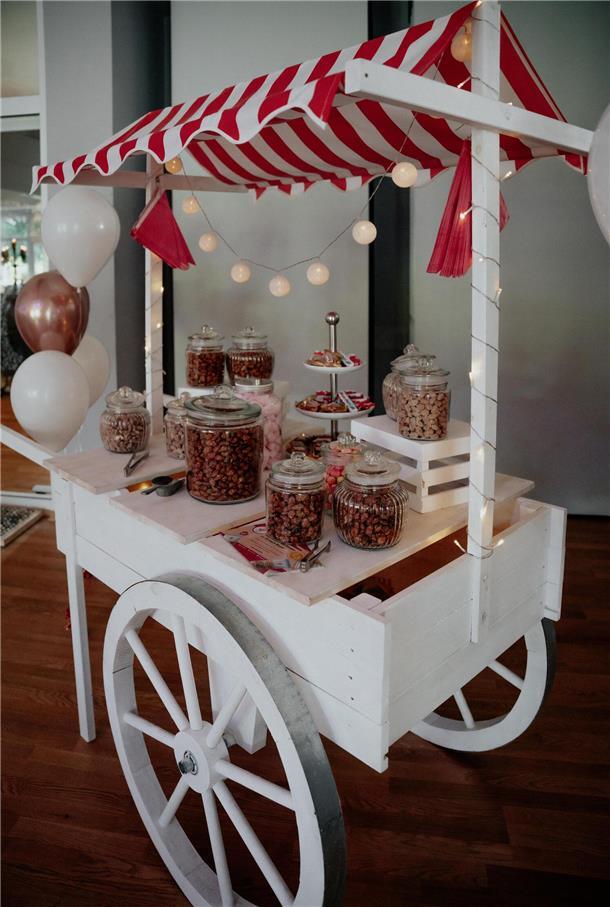 Die Candy Bar von Marius Beer-Morck kann für die Hochzeit in der Tanzschule Beer gebucht werden.
