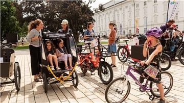 Die Cargobike-Roadshow besucht am Donnerstag, 9. Mai 2024 (Himmelfahrt) die Stadt Cuxhaven. Auf dem Kaemmererplatz erfahren Interessierte alles Wissenswerte über E-Lastenräder. Lörcher