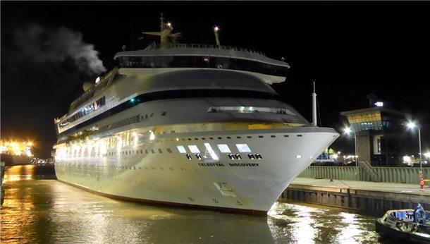 Die „Celestyal Discovery“ hat am Dienstagabend Bremerhaven verlassen.