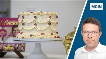 Die Collage zeigt links eine Torte und rechts Redakteur Timo Kühnemuth.