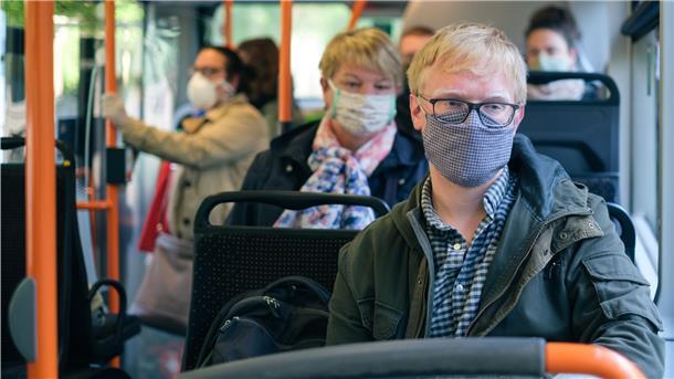 Die Corona-Gefahr wächst. Wer mit Bus oder Bahn fahren will, muss in der Wesermarsch deshalb auch beim aktuellen Inzidenzwert an der Haltestelle oder dem Bahnhof eine Schutzmaske tragen.