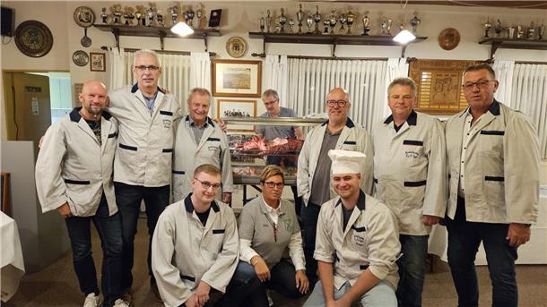 Die Crew (von links, obere Reihe): Jens Wefer, Detlef Schumacher, Georg von Deetzen, Volker Eggen, Jochen Barghorn, Olav Jacobs und Michael Meyer sowie (untere Reihe) Erik Meyer, Silvia Meyer und Eike Meyer.