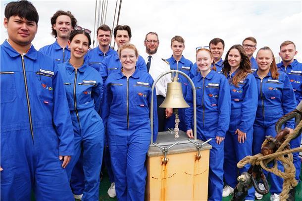 „Großherzogin Elisabeth“ wird fit gemacht für die nächsten Törns Die Crewmitglieder der „Großherzogin Elisabeth“