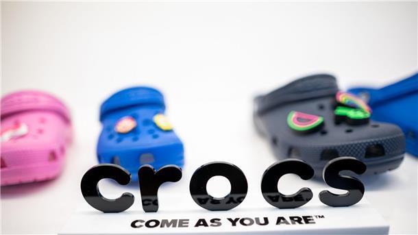 Aktie von Crocs-Firma bricht um fast 30 Prozent ein Die Crocs-Macher verschreckten die Anleger mit der Aussicht auf einen Umsatzrückgang. (Archivbild)